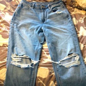 BOGO!! American Eagle Mom Jeans. 🥰